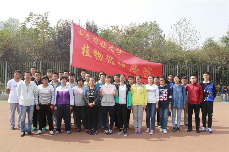 团委老师与参赛同学合影留念